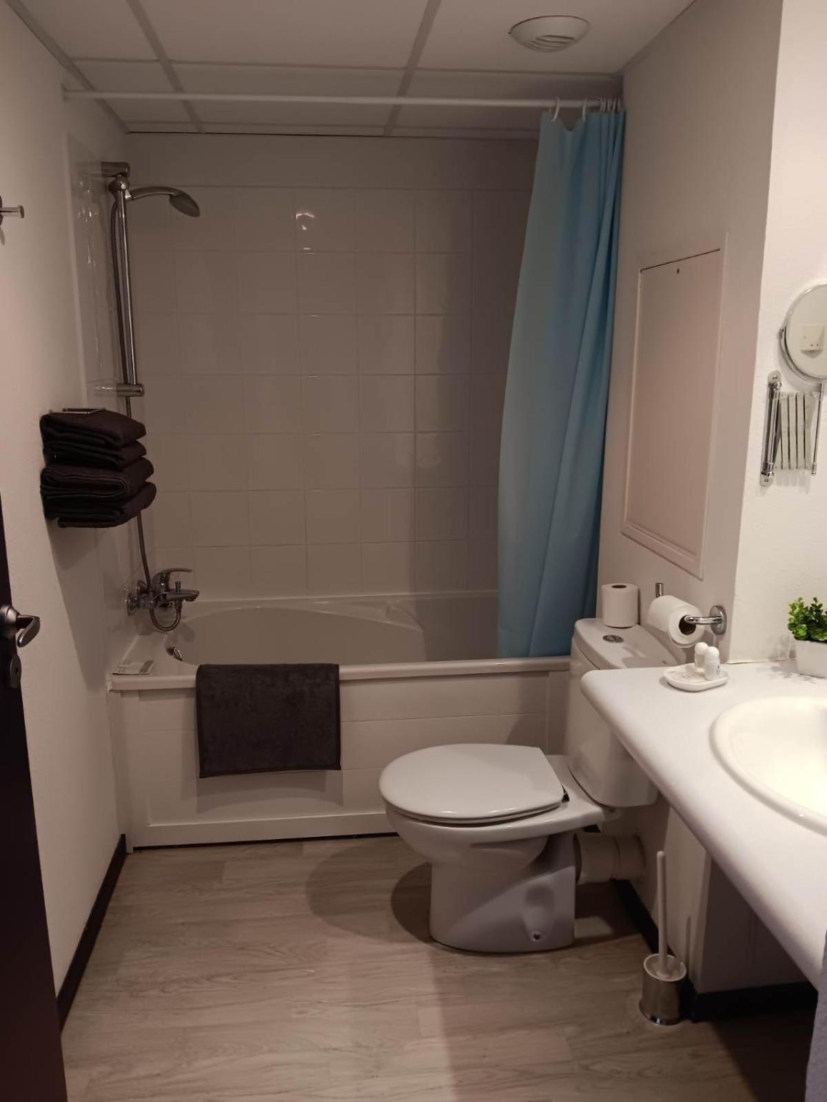 Studio 24M2 Au 4Eme Etage Ascenseur A Cote De La Gare Sncf Lourdes Bagian luar foto